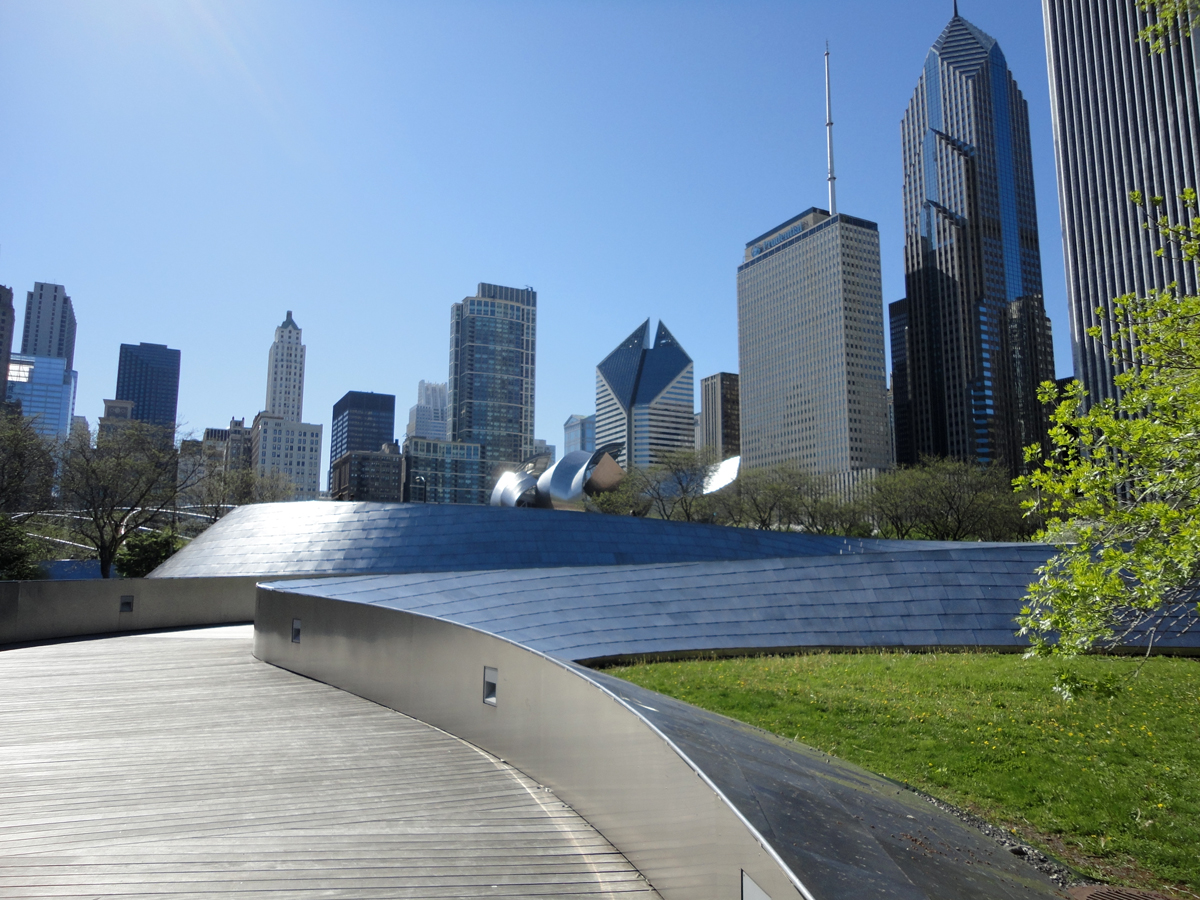 Chicago: Millenium Park - BP Pedestrian Bridge